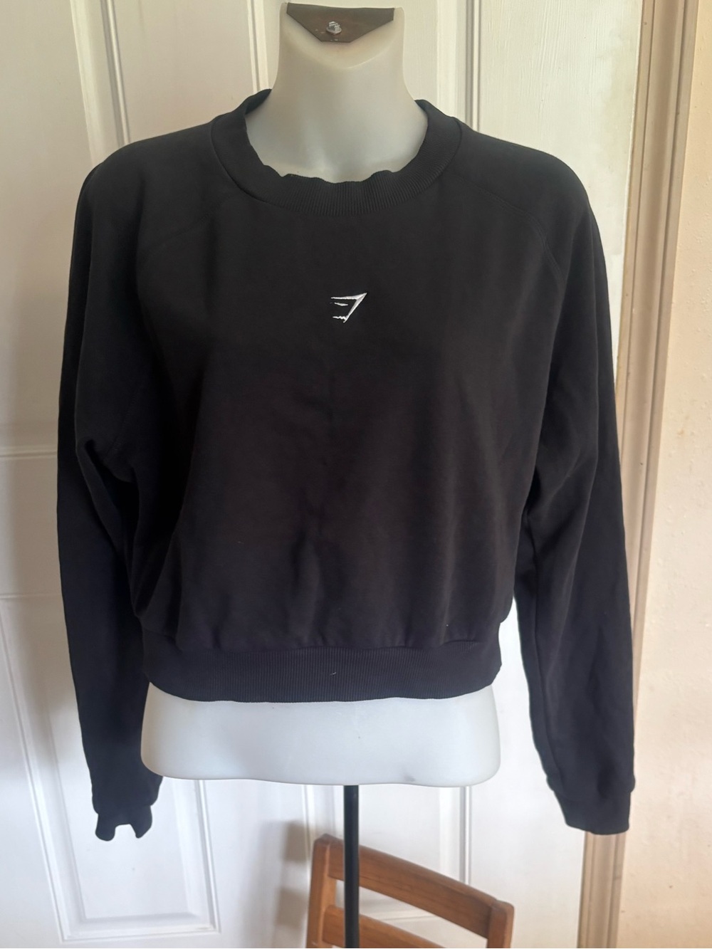 Large Gymshark Black/White logo Training Cropped long sleeve sweatshirt.  VVGUC